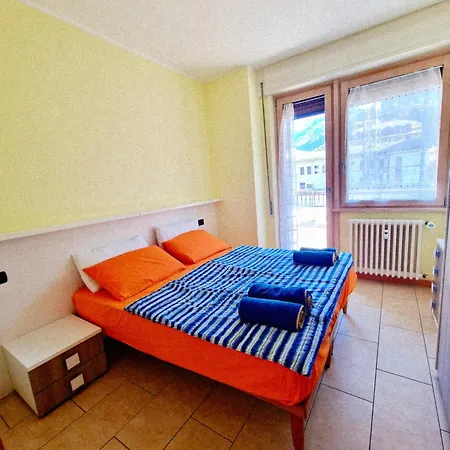 Zero Distance - One Minute Trains Stations - Center Apartment Tirano