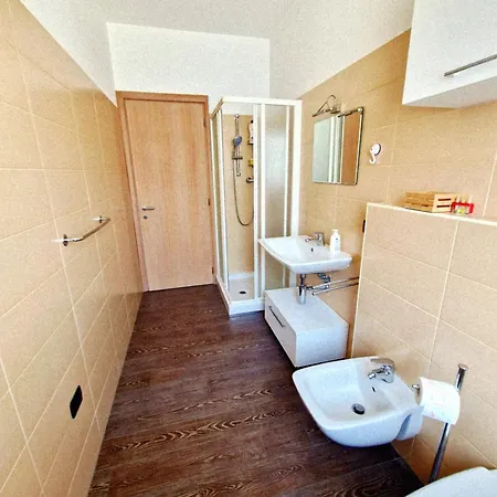 Zero Distance - One Minute Trains Stations - Center Apartment